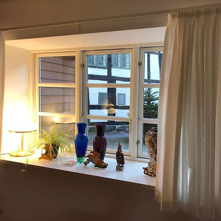 Stemningsfuld Lejlighed - 3 Minutters Gang Fra H.C. Andersens Hus Apartment Odense Exterior foto