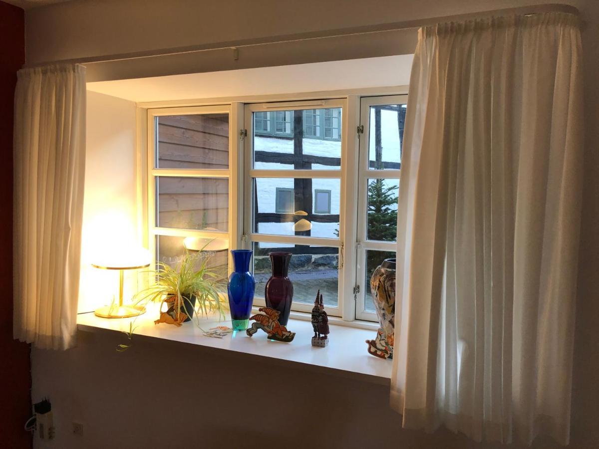 Stemningsfuld Lejlighed - 3 Minutters Gang Fra H.C. Andersens Hus Apartment Odense Exterior foto
