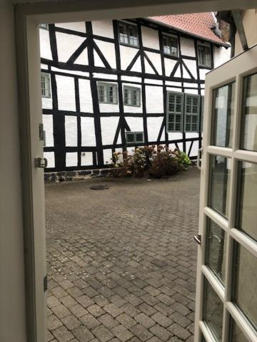 Stemningsfuld Lejlighed - 3 Minutters Gang Fra H.C. Andersens Hus Apartment Odense Exterior foto